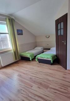 Łazy House | Pokoje w Zielonym Domku