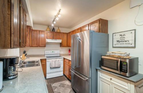 Sand Lake Apartment | Polar Bear Den