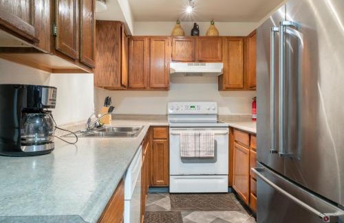 Sand Lake Apartment | Polar Bear Den