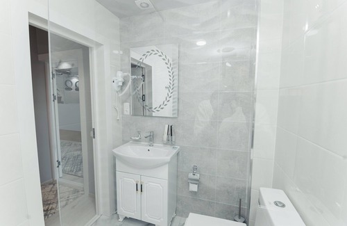 Samarkand Hotel | Polar Bear