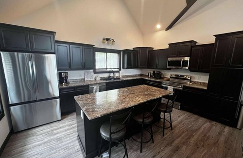 Valemount House | Polar Den Cabin