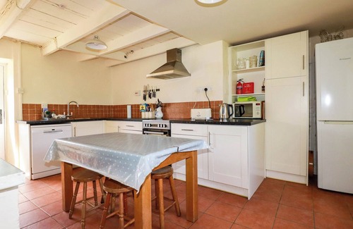 Veryan Cottage | POLCREEK FARMHOUSE, pet friendly, with open fire in Veryan