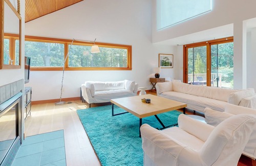 Tisbury House | Polished architectural gem w/ private pool, covered patio & vaulted ceilings