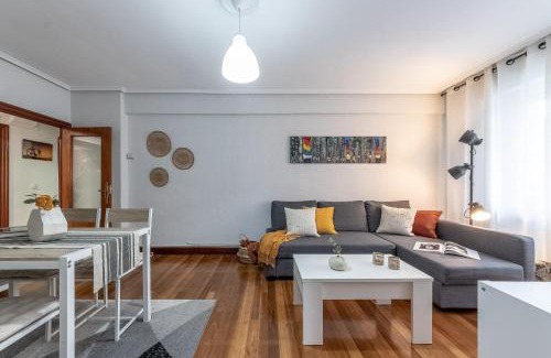 Abando Apartment | POLITTE amplio apartamento & garaje - el Casco Viejo a tus pies