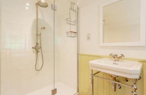 Lingfield House | Pollard Cottage