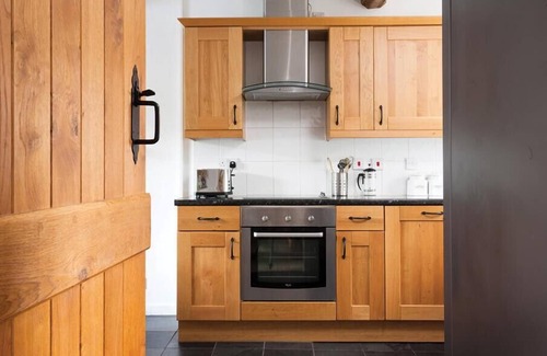 Elterwater Cottage | POLLYS COTTAGE, pet friendly, with open fire in Elterwater