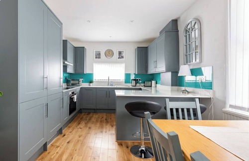 Sands End Apartment | Polo House Fulham/Chelsea Victorian 3 Bed-Flat Nr River Thames Public Transport