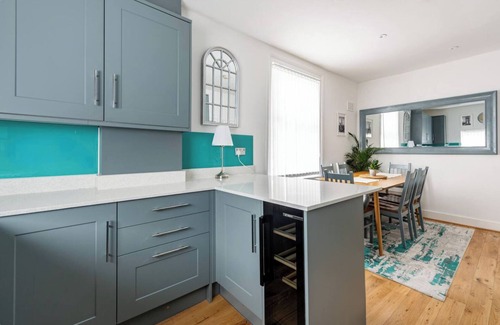 Sands End Apartment | Polo House Fulham/Chelsea Victorian 3 Bed-Flat Nr River Thames Public Transport