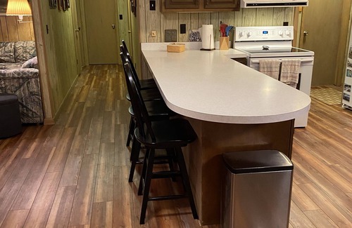 Central Lake Cottage | Polski Cottages on Intermediate Lake
