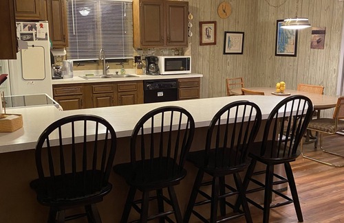 Central Lake Cottage | Polski Cottages on Intermediate Lake