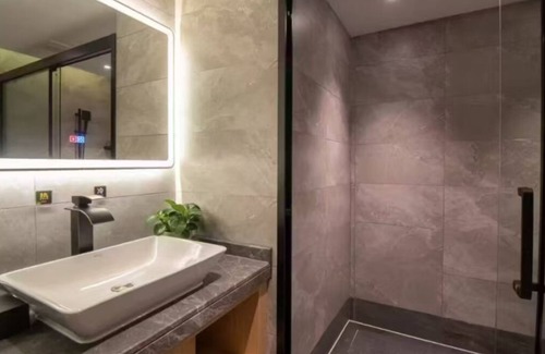 Yufeng District Hotel | Poltton International Apartment Liuzhou