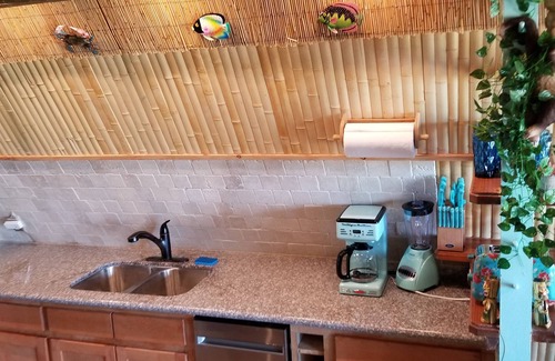 Freeport House | Polynesian Paradise - Summer Specials!