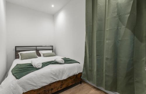 Saint-Quentin Apartment | Pomme rouge