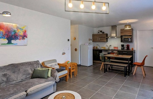 Amage Cottage | Pommette Cottage with Terrace and Parking in Amage
