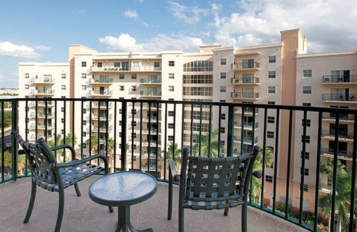 Survey Creek Condo | POMPANO BEACH FL - 2 BR CONDO - 3 POOLS - 2 HOT TUBS - FREE SHUTTLE TO BEACH