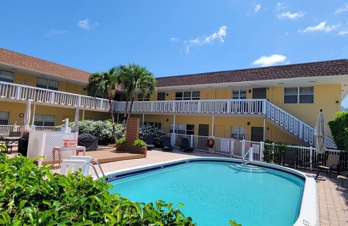 Santa Barbara Estates Condo | Pompano Holiday Gem