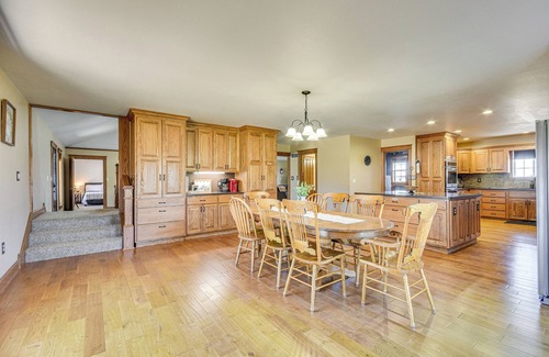 Fortuna House | Pond Access & Fishing: 'Cedar Lodge' in Versailles