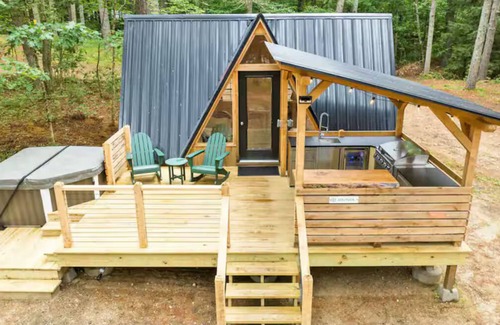 Oxford Cabin | Pond And Pine