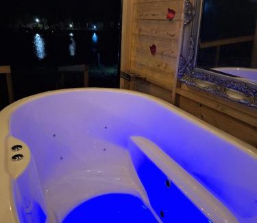 County Laois Bed & Breakfast | Pond Beach Hazel with hot tub