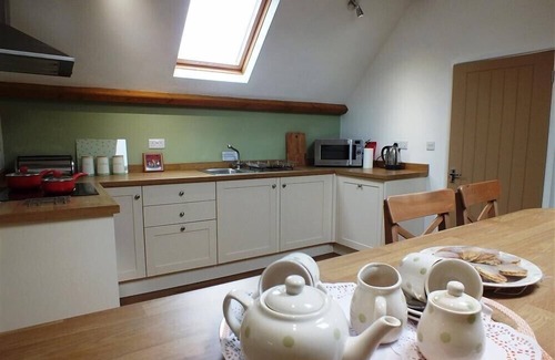 Llanllwchaiarn Cottage | Pond Cottage