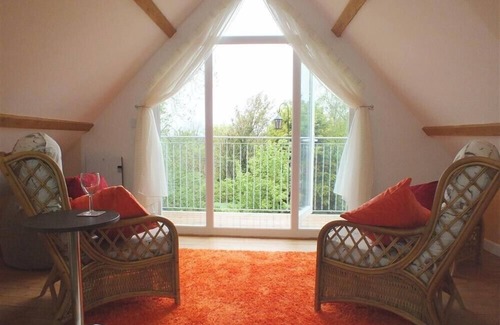 Llanllwchaiarn Cottage | Pond Cottage