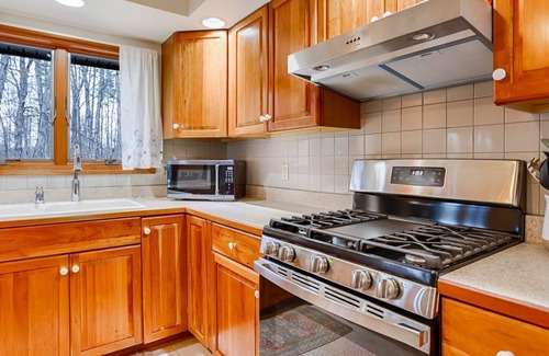 Hammondsport House | Pond Cottage: "Private Pond + Pet Friendly + Close to Wineries!"