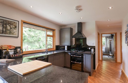 Great Fryup Dale Cottage | POND FARM WOODLANDS, pet friendly, with hot tub in Ugthorpe