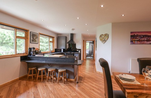 Great Fryup Dale Cottage | POND FARM WOODLANDS, pet friendly, with hot tub in Ugthorpe