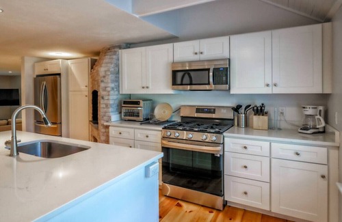 Yarmouth Port House | Pond front Home close to Yarmouth & Dennis Beaches