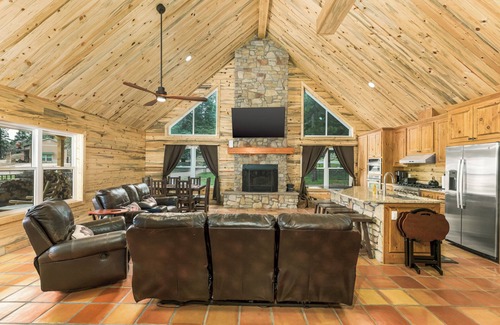 Bayfield House | Pond Property with Mountain Views walking distance to food and minutes to Vallecito Lake and close to Durango (train/Mesa Verde and Million Dollar HWY)