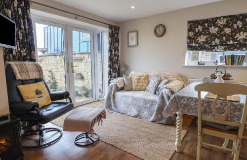 Beaminster Apartment | Pond View at Yeabridge Farm