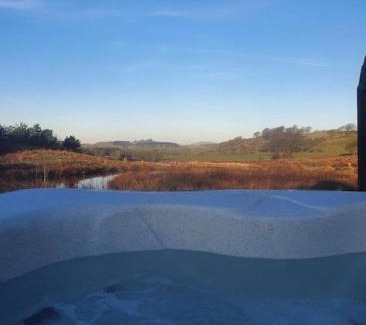 Kelty Villa | Pond View Pod 1 with Outdoor Hot Tub - Fife - Loch Leven - Lomond Hills