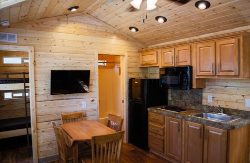 Lotus Resort | Ponderosa Camping Resort One-Bedroom Cabin 4