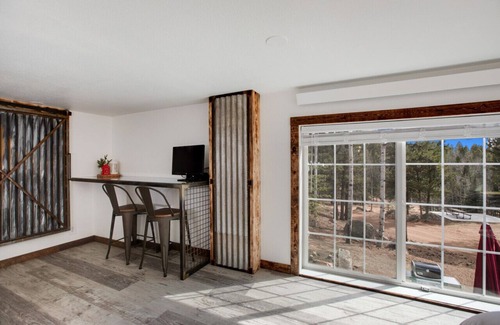 Florissant Apartment | Ponderosa Mtn. Suite - Hiking, Rustic Charm