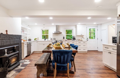 Hollowville House | Pondfront Gem Minutes from Hudson’s Best Shops & Cafes | The Stillwater House