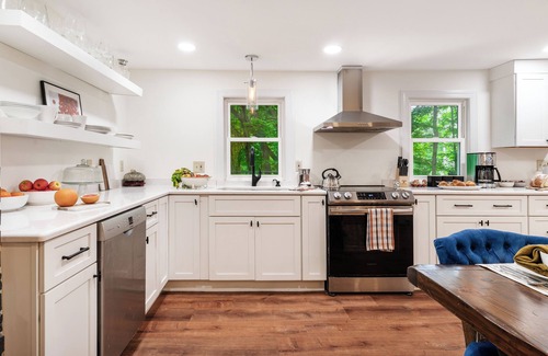 Hollowville House | Pondfront Gem Minutes from Hudson’s Best Shops & Cafes | The Stillwater House