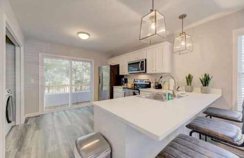 Huntcliff House | Pondside at Sweetoak | 4 BR | Mins to Ft Jackson