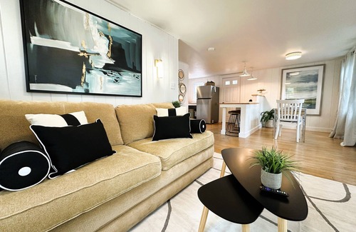 Eastham Cottage | Pondside/Kayak/Firepit/Dog Friendly~Willow Haven