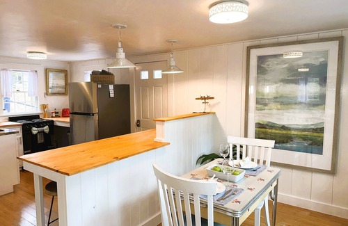 Eastham Cottage | Pondside/Kayak/Firepit/Dog Friendly~Willow Haven