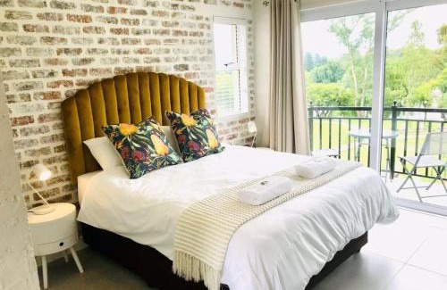 Parys Apartment | Pont de Val Riverside accommodation