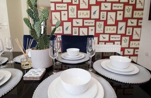 Coed-Y-Paen Apartment | Pontypool House by Mia Living (5 bedrooms, garden and parking)