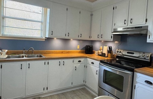 Beech Island House | Pool, $0 cleaning fee, covered parking, new bed