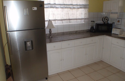 Kamay House | Pool, 2 full Kitchens 3 kings, 1 Queen, 5 twin beds.Close to Palm Beach plaza.