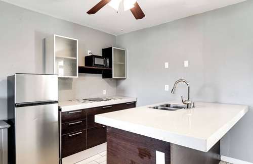 Olympia Heights House | Pool+2 King Bed+Central Location