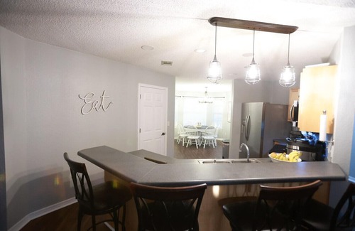Milton House | Pool 2 King Beds Home Family Baby Ready Beach Gear Fire Pit