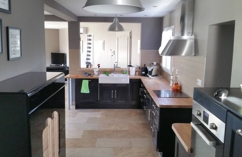 Carpentras House | Pool, 4 chambres, 4 SdB, clima, cuisine extérieure, grands jardins, aire de jeux