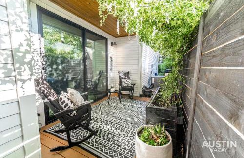 Holly House | Pool 4BR 3BA Sleeps 8 w Patio Grill by Austin Vacay