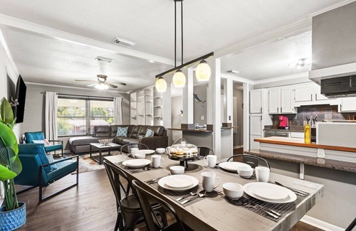 Northeast Pensacola House | POOL* 5 bed*Arcade * Fire Pit *PingPong *