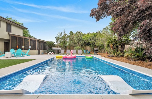Northeast Pensacola House | POOL* 5 bed*Arcade * Fire Pit *PingPong *
