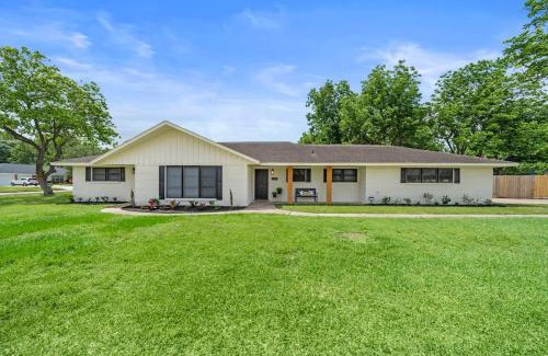 Deer Park House | Pool 5 Star Large Deer Park home Super Host